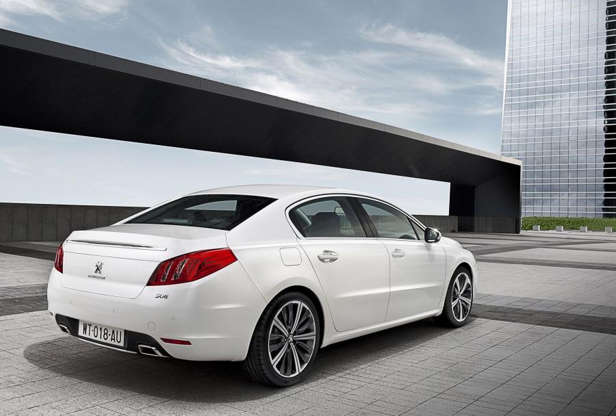  Peugeot 508 2010 года  (фото 38 из 47)